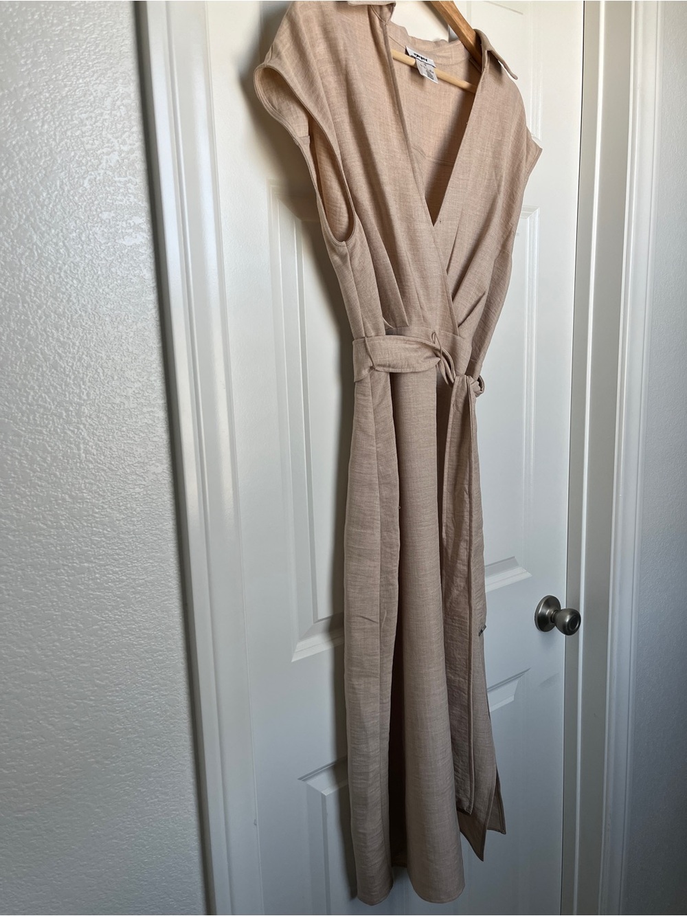 DKNY Neutral Beige Sleeveless V-Neck Tie-Waist Maxi Dress